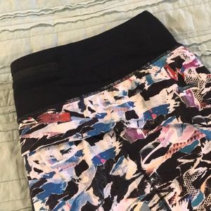 lululemon 🍋 Speed Up shorts, 8 EUC printed